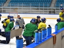 Фоторепортаж с тренировки «Барыса»