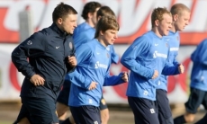 «Берешь основного лидера и выносишь его». Экс-тренер сборной России вспомнил, как Аршавину чуть не оторвали ноги на ЕВРО-2008