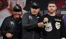 «Были и более болтливые». Почему тренер «Канело» не ведется на провокации наставника Головкина