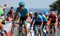 «Оптимистично настроен несмотря на два небольших падения в последние дни». Капитан «Астаны» — о попадании в ТОП-10 на «Тур де Франс»