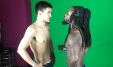 Казахстанский боксер прошел взвешивание перед боем в Голливуде