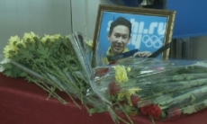 Группа юных фигуристов устроила выступление памяти Дениса Тена в Кызылорде