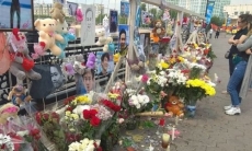 Набережную Астаны завалили цветами в день похорон Дениса Тена
