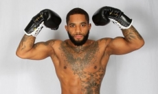 Бывший соперник Головкина нокаутировал соперника и спровоцировал беспорядки со стрельбой