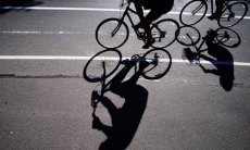 Участники массового велопробега финишируют возле нашумевшей «Белки» в Алматы