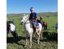 Министр Мухамедиулы и известные казахстанцы участвовали в конном пробеге в Алматинской области