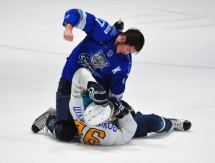 Появились фото драки на товарищеском матче «Снежные Барсы» — «Алтай» 2:2