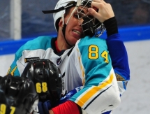 Появились фото драки на товарищеском матче «Снежные Барсы» — «Алтай» 2:2