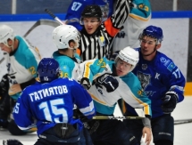 Появились фото драки на товарищеском матче «Снежные Барсы» — «Алтай» 2:2