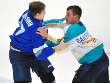 Появились фото драки на товарищеском матче «Снежные Барсы» — «Алтай» 2:2