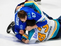 Появились фото драки на товарищеском матче «Снежные Барсы» — «Алтай» 2:2