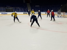 Фоторепортаж с тренировки «Барыса» в Уфе