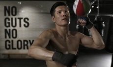 «Не гонюсь за нокаутом, но покажу зрелищный бокс». Елеусинов — о своем третьем бое в профи