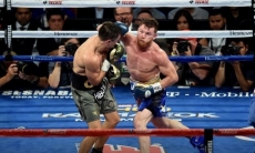 «Не бегал, а двигался». Тренер «Канело» оправдал его тактику в бою с Головкиным