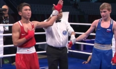 Казахстанец уничтожил серебряного призера чемпионата Европы из России и вышел в полуфинал МЧМ-2018