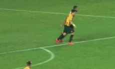 Видео гола Эсеолы матча Премьер-Лиги «Кайрат» — «Атырау»