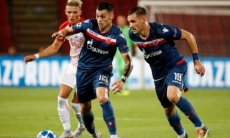 Фанаты экс-соперника «Кайрата» и «Иртыша» прямо на поле носили на руках и раздевали футболистов после выхода в ЛЧ 