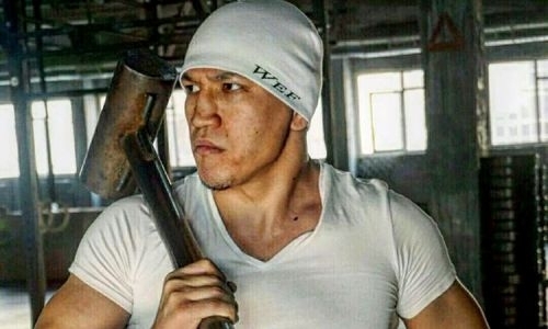 «Уважаю. Я бы бутылкой кинул!». Куат Хамитов одобряет поступок тренера «Пюника»