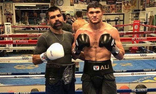 Казахстанский нокаутер провел спарринг с экс-соперником «Канело» в лагере Головкина
