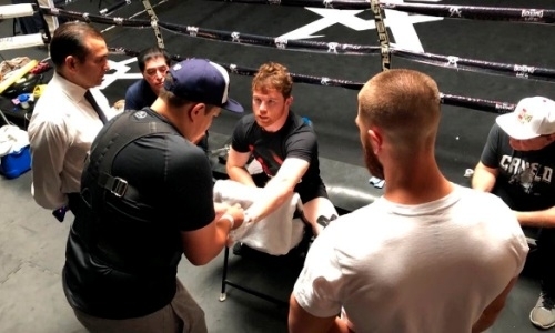 «Сможет ли он нокаутировать GGG в этот раз?». В сети появилось новое видео подготовки «Канело» к бою с Головкиным