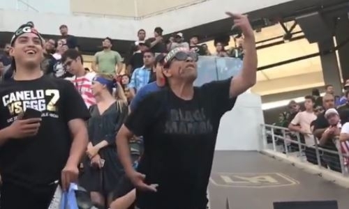 «Абель Санчес — кусок дерьма!» Пожилая фанатка «Канело» «послала» тренера Головкина