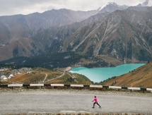 Велосипедисты и бегуны на скорость добрались до космостанции Алматы