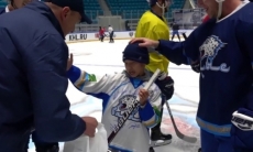 Особенный болельщик побывал в гостях у «Барыса»