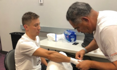 Головкину тейпируют руки перед вторым боем с «Канело»