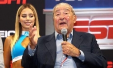 «Что за чертовщина?!» Промоутер Ломаченко сделал громкое заявление о рематче Головкин — «Канело»