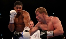 «Получает удары и ничего не делает». Зарубежные фанаты сравнили бои Головкина и Джошуа