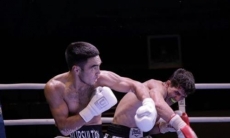 Непобежденный казахстанец нокаутировал азербайджанца во втором раунде