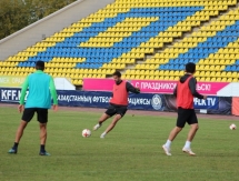 Фоторепортаж с предыгровой тренировки «Кызыл-Жара СК» в Уральске