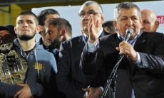 Решивший лишить титула казахстанца отец Нурмагомедова сделал предложение Макгрегору