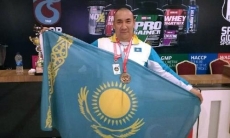 50-летний казахстанец выиграл две медали на мировом первенстве по армрестлингу