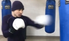 Не знающий поражений казахстанец завершает подготовку к бою в США