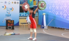 Казахстанская тяжелоатлетка Садуакасова выступила на чемпионате мира-2018