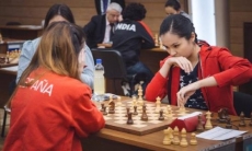 Садуакасова и Абдумалик борются за шахматную корону мира