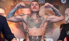 Побитый Головкиным боксер прошел взвешивание перед боем с экс-соперником Джейкобса