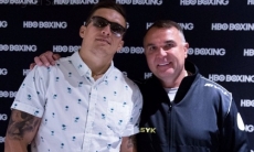 Менеджер Усика высказался о бое с Уордом после защиты всех титулов в весе Шуменова