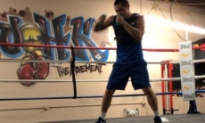 Казахстанский нокаутер показал видео своих тренировок в США