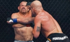 Видео нокаута в бою экс-чемпионов UFC, или Как Ортис вырубил топившего за Головкина Лидделла