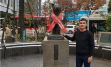 Олимпийский чемпион из Казахстана посетил памятник «Хатико»