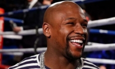 «Он ничего не умеет!». Нурмагомедов посмеялся над Мэйвезером после победы на «нефартовой» арене Головкина