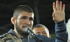 Нурмагомедов стал дальше от фанатов после победы на «нефартовой» арене Головкина