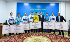 Кызылординские спортсмены получили квартиры от акима области