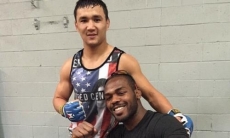 «Чемпион вернулся». Казахский боец показал фото со звездой UFC после его яркого возвращения
