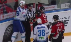 Видео массовой драки хоккеистов «Барыса» и «Авангарда» в матче КХЛ