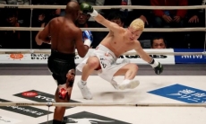 Видео смешного боя Мэйвезера с японской звездой ММА после его победы на «нефартовой» арене Головкина