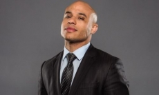 «Дрался с мальчиком». Менеджер Нурмагомедова высказался о победе Мэйвезера после боя на «нефартовой» арене Головкина