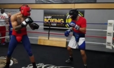 Алимханулы показал видео спарринга с французским боксером